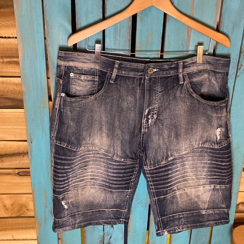 South Pole slim fit jeans shorts size 36x11 distressed stretchy